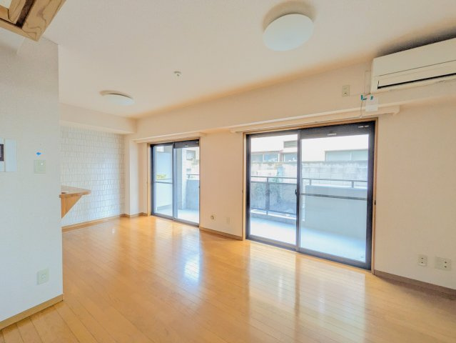 クインアゼリアの居間・リビング