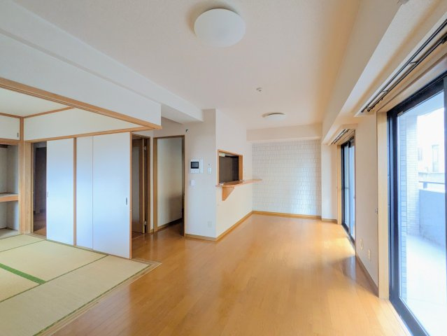 クインアゼリアの居間・リビング