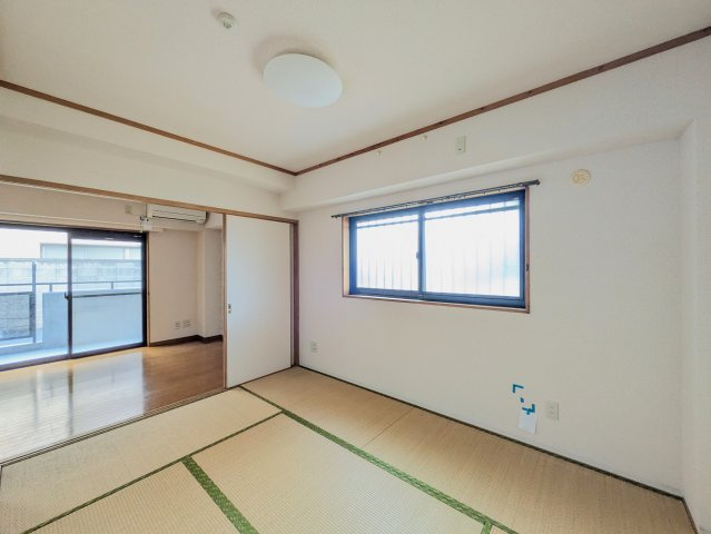 クインアゼリアの和室