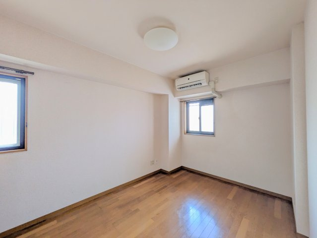 クインアゼリアの洋室