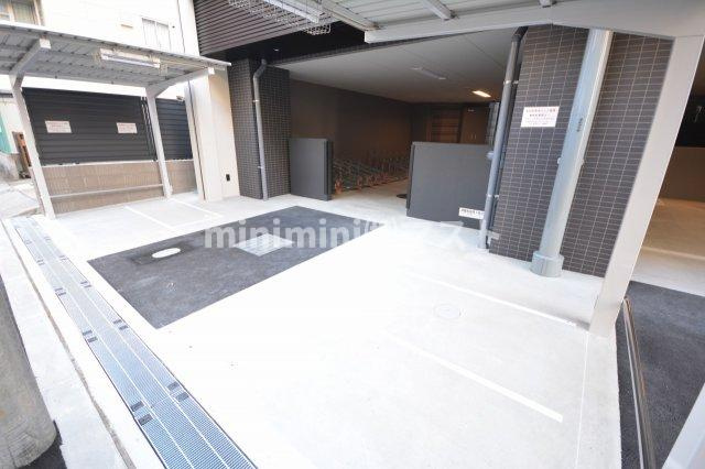 ファーストフィオーレ難波クレシアの駐車場