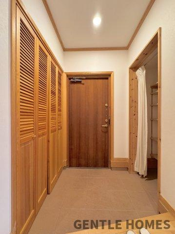 南区多賀１丁目戸建ての玄関|玄関も広々としており収納も豊富です◎