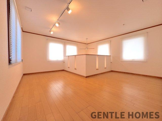 南区多賀１丁目戸建ての洋室