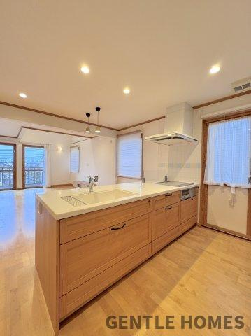 南区多賀１丁目戸建てのキッチン|お子様を見守りながらお料理できる対面式キッチン
家族とコミュニケーションを取りながら調理できるのも
嬉しいポイントです