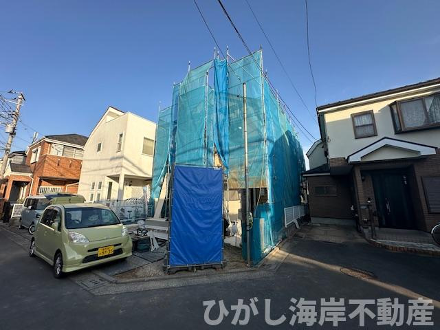 茅ヶ崎市松が丘2丁目　新築戸建　の前面道路含む現地写真|1月19日撮影　建築中　現地外観