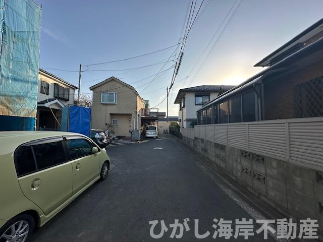 茅ヶ崎市松が丘2丁目　新築戸建　の前面道路含む現地写真|1月19日撮影　建築中　現地外観