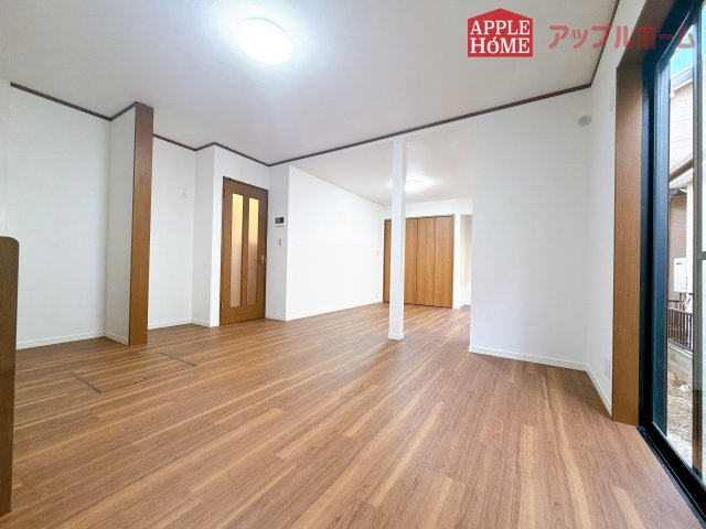 さいたま市北区別所　中古戸建の居間・リビング|クロス張替え済み