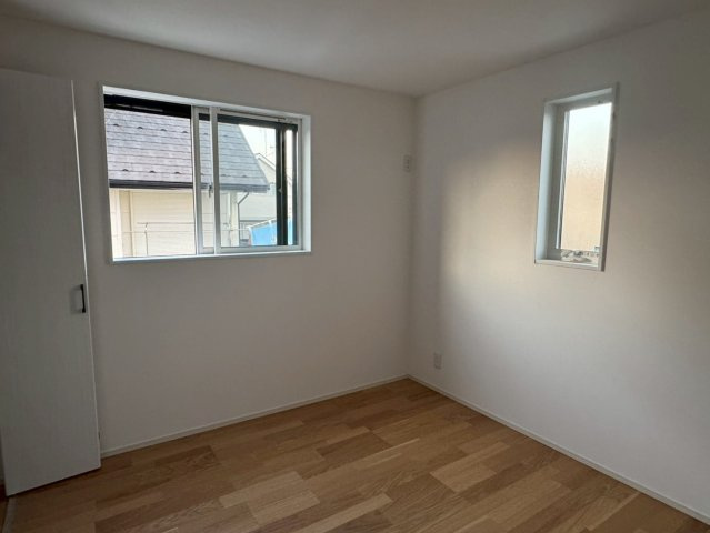 上福岡　新築一戸建ての洋室|明るい洋室です