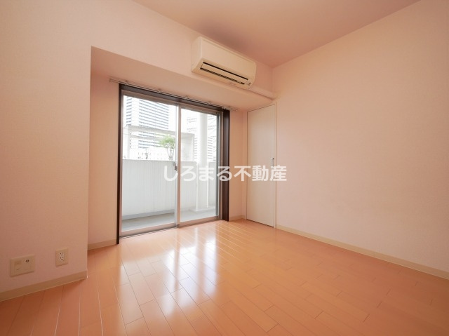 ＵＲＢＡＮ　ＦＬＡＴＳ中之島の居間・リビング