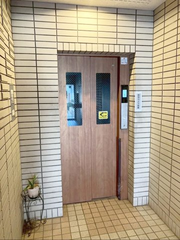 東峰マンション香住ヶ丘のその他共用部分|エレベーターは1基あります！