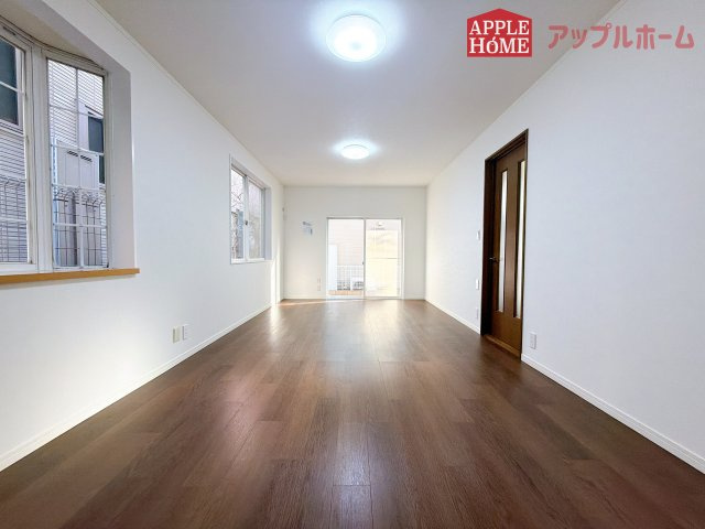 さいたま市緑区三室　中古戸建の居間・リビング|クロス張替え済み