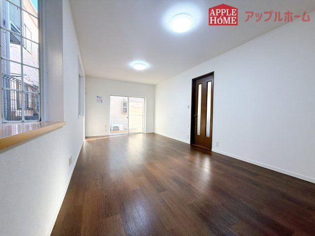 さいたま市緑区三室　中古戸建の居間・リビング|クロス張替え済み