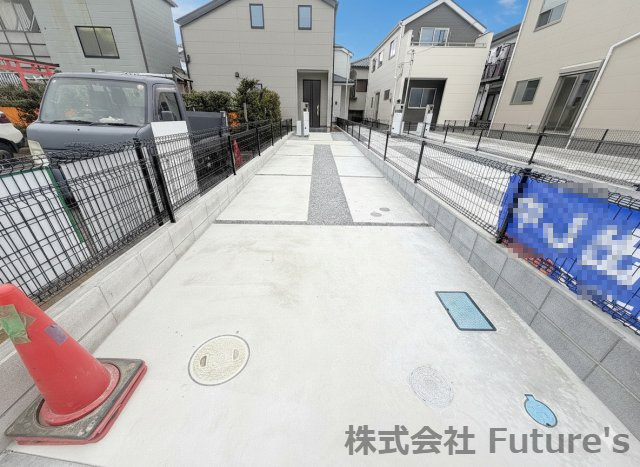 三郷市彦糸1丁目　新築戸建　全5棟　5号棟の駐車場|カースペース縦列2台分確保