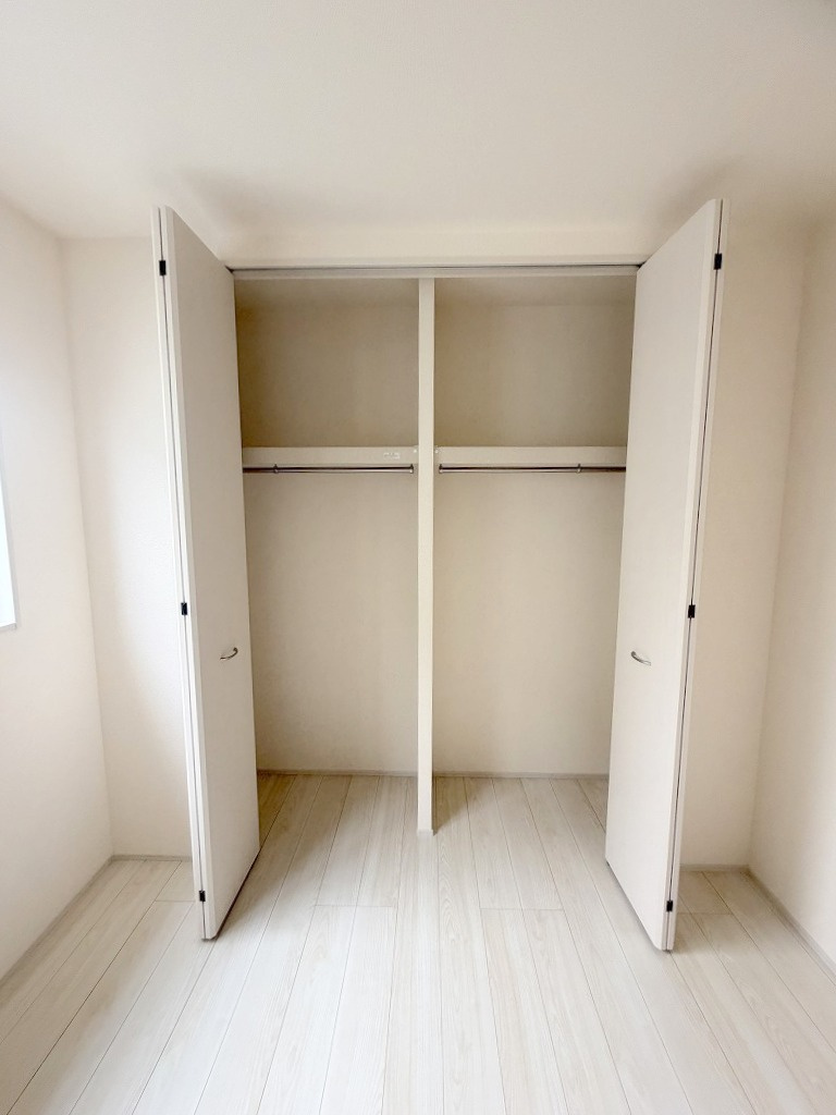 三郷市彦糸1丁目　新築戸建　全5棟　5号棟の収納|大切な衣類を収納できるクローゼット