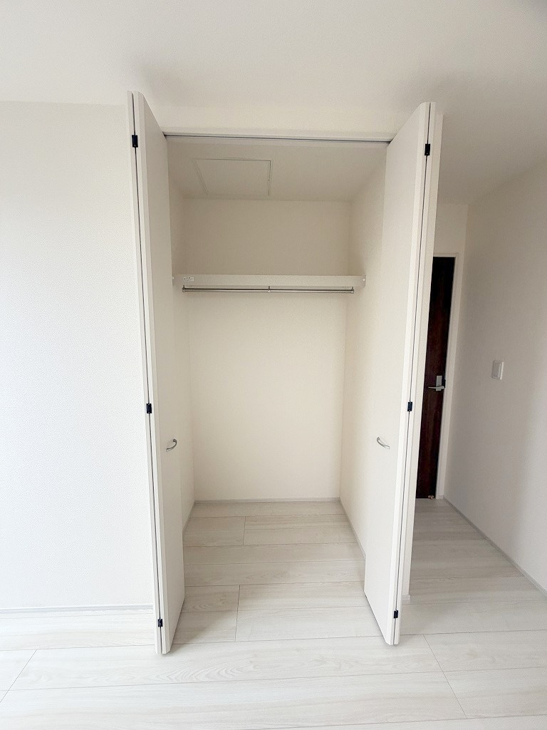 三郷市彦糸1丁目　新築戸建　全5棟　5号棟の収納|大切な衣類を収納できるクローゼット