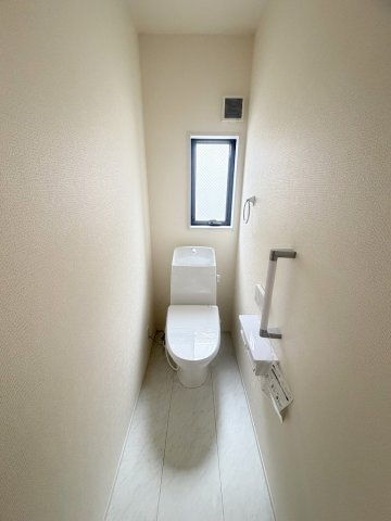 三郷市彦糸1丁目　新築戸建　全5棟　5号棟のトイレ|2階のトイレです