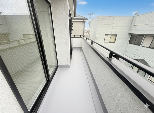 三郷市彦糸1丁目　新築戸建　全5棟　4号棟のバルコニー|南向きバルコニーにて日当たり良好