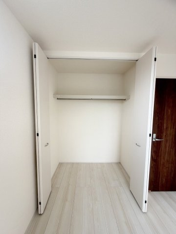 三郷市彦糸1丁目　新築戸建　全5棟　4号棟の収納|大切な衣類を収納できるクローゼット