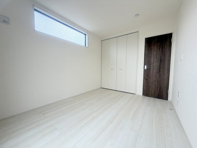 三郷市彦糸1丁目　新築戸建　全5棟　4号棟の洋室|各居室収納完備でお部屋がスッキリ片付きます
