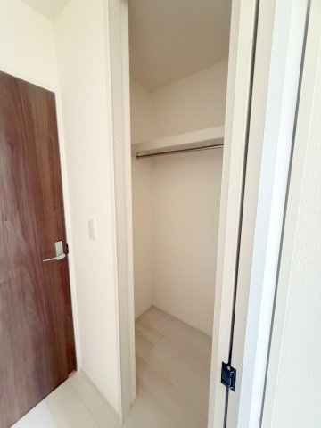 三郷市彦糸1丁目　新築戸建　全5棟　4号棟の収納|大切な衣類を収納できるクローゼット