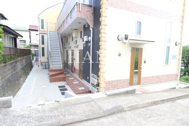 三ツ沢シャトルーの杜のエントランス