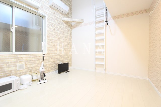 ユナイト黄金町オルチャータの居間・リビング