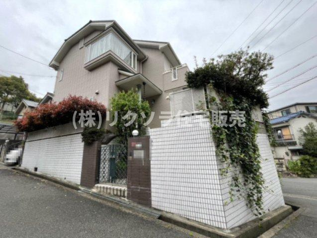 成田南町　中古一戸建ての外観|新しい生活にいかがでしょうか？外観はお住まいの顔になります。こだわりたいポイントですね。外壁塗装や屋根塗装のご相談も承っております。
■現地内覧・資金計画相談・住宅ローン相談もお問合せ受付中■