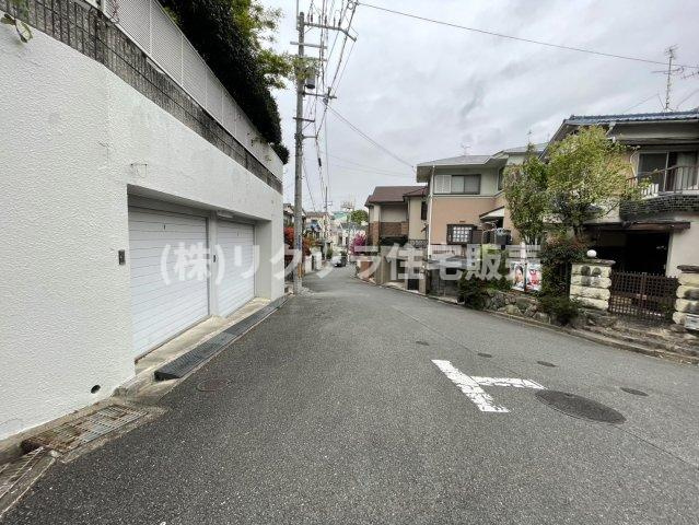 成田南町　中古一戸建ての前面道路含む現地写真|■物件内覧・資金計画相談・住宅ローン相談、リフォーム相談、お問合せ受付中■
※当日・翌日のご内覧、ご相談はお電話でのお問合せがスムーズです！