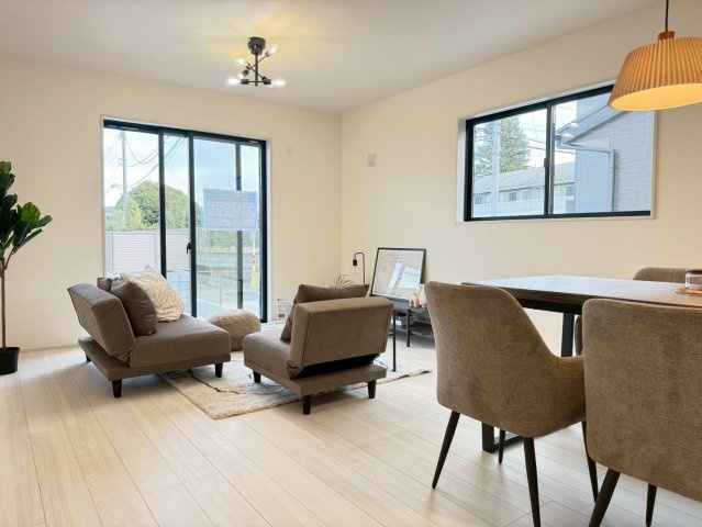 川越市寺尾第4期　新築一戸建て　1号棟の居間・リビング|こちらのリビングで趣味の時間をお楽しみください