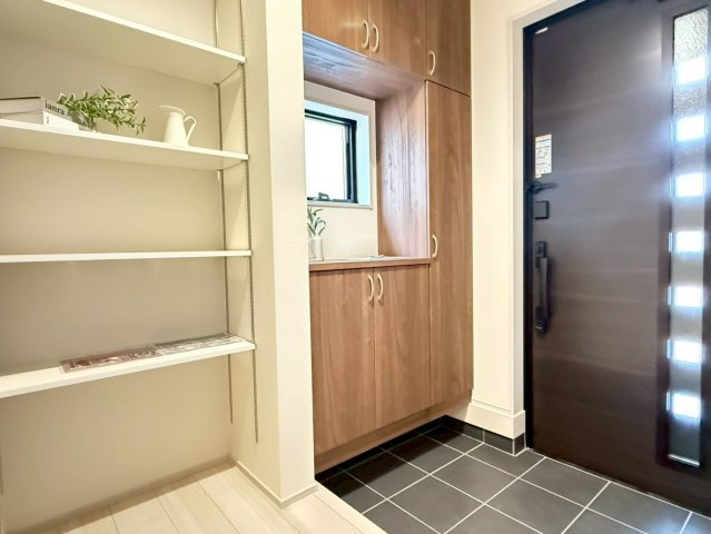 川越市寺尾第4期　新築一戸建て　1号棟の玄関|落ち着いた玄関です