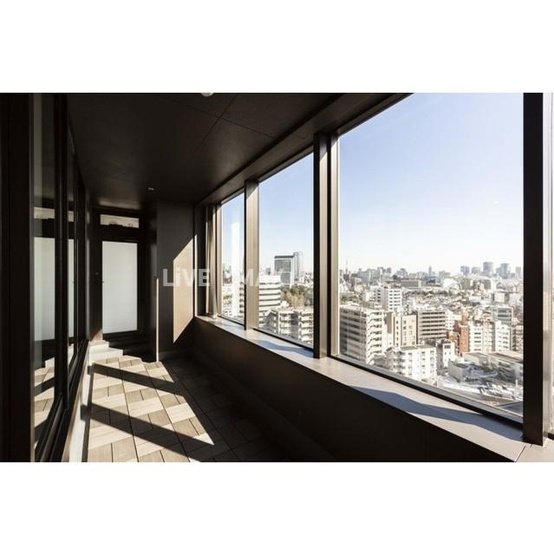 バルコニー　通常立入禁止。避難対応。