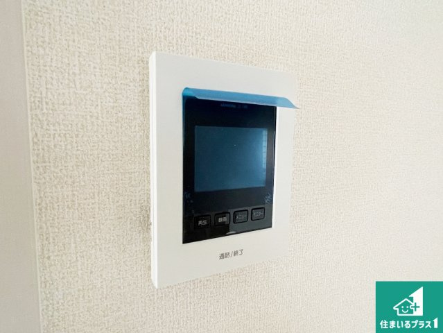 ★29(土)30(日)現地見学可能！★栗東市上鈎　全4邸の防犯設備|カラーモニターインターホン！声だけでなく来訪者の姿や顔がモニターで確認できるので、小さなお子様がいらっしゃるご家庭でも安心できます！