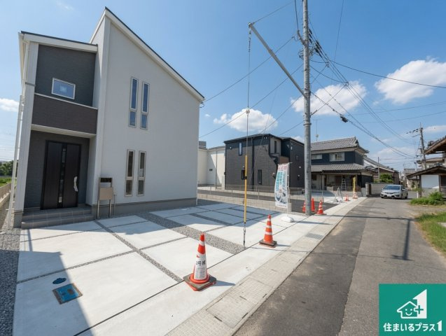 ★29(土)30(日)現地見学可能！★栗東市上鈎　全4邸の前面道路含む現地写真|周辺は閑静な住宅街！前面道路広々で車の出し入れも便利です。駐車が苦手な方でも安心して車庫入れできます！