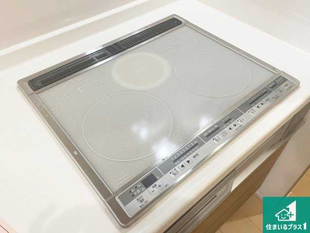 ★5(土)6(日)現地見学可能！★栗東市上鈎　全4邸の設備|火を使わないので、安心なＩＨコンロ！でこぼこが無い構造なので、掃除もしやすく清潔に保てます！