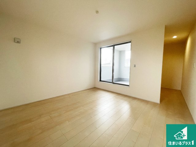 ★29(土)30(日)現地見学可能！★栗東市上鈎　全4邸の洋室|シンプルな洋室は、自分好みのインテリアが楽しめます♪ご家族とインテリアや家具を選びに行くのは新築購入時の醍醐味の一つです。ぜひお楽しみください♪