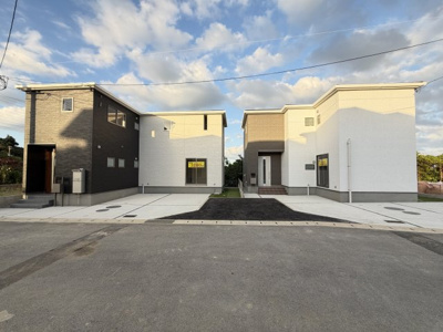 【外観】 | うるま市田場（全4棟）ラスト3号棟 | 3号棟　並列駐車2台完備♪