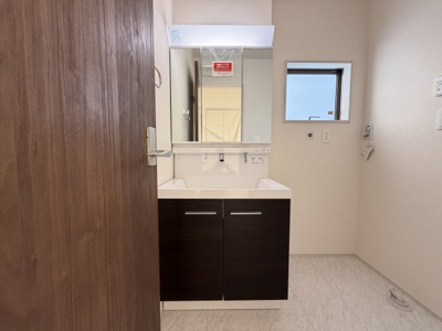 【独立洗面台】 | うるま市田場（全4棟）3号棟 | 3号棟　三面鏡付き洗髪洗面化粧台♪