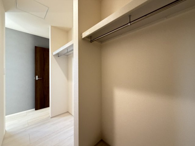 【収納】 | うるま市田場（全4棟）3号棟 | 3号棟　洋室7.7帖＋大型WIC付き♪