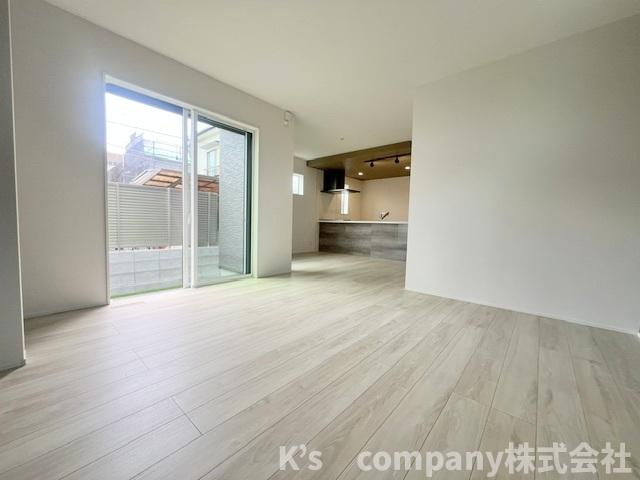 ◎高座郡寒川町一之宮9丁目　新築戸建の居間・リビング|リビングゆったりとした広さの18.5帖◇