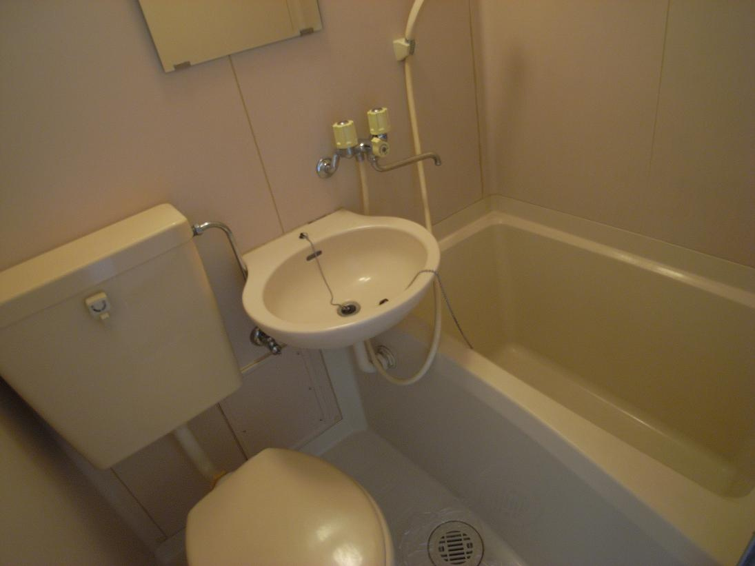 花夢ハウスの洗面所|ユニットバスに洗面台がございます