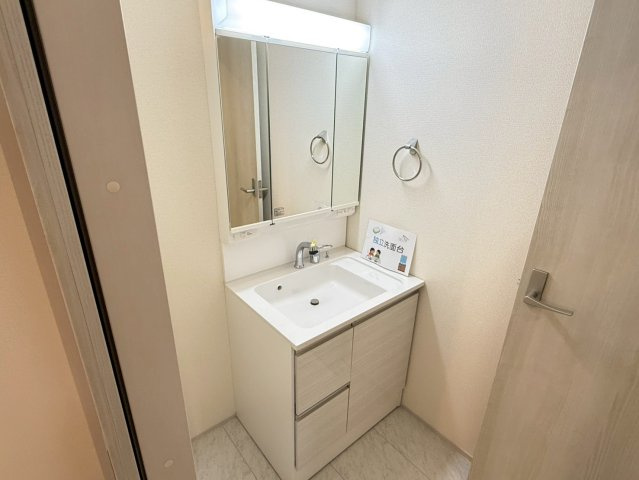 川越市寺尾第4期　新築一戸建て　2号棟の独立洗面台|独立洗面台で身支度をすべて済ませてしまいましょう