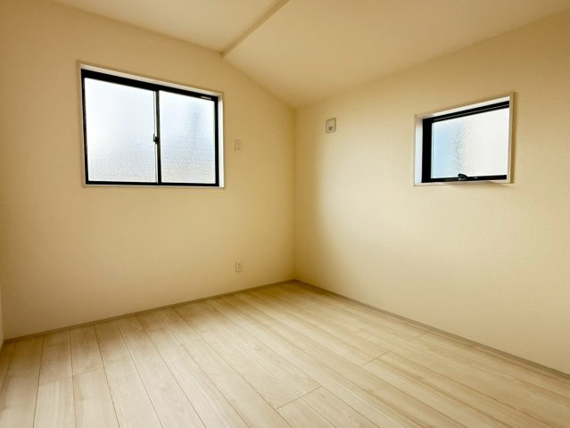 川越市寺尾第4期　新築一戸建て　2号棟の子供部屋|個人の部屋や寝室として使える洋室です