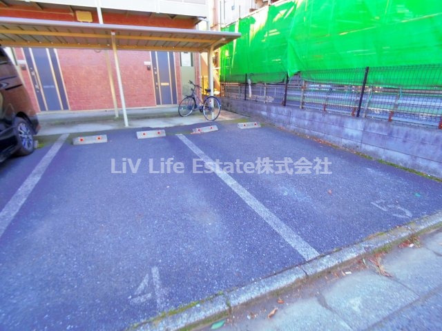 パークサイド仲原の駐車場