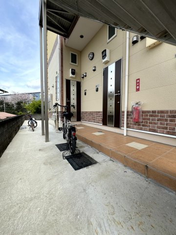 ユナイト三ッ沢ラグジュアリーの玄関