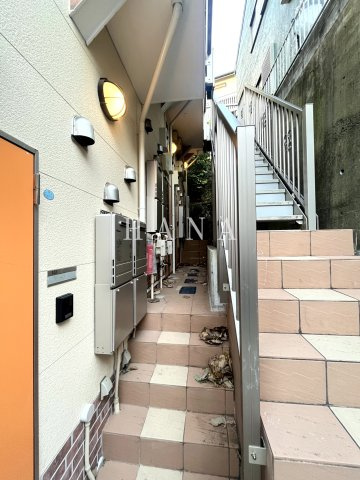 ユナイト保土ヶ谷ロス・アンテスの玄関|同タイプ参考写真です。