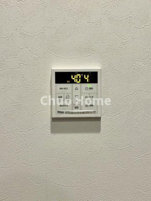 【発電・温水設備】 | 足立区佐野2丁目中古住宅 | 【給湯リモコン】外での一日を忘れさせてくれるオートバス機能でお好みの湯量・温度に調整された浴槽。