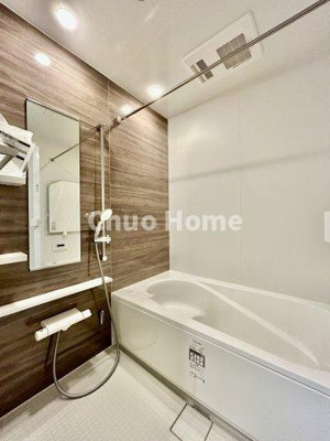 【浴室】 | 足立区佐野2丁目中古住宅 | 【バスルーム】暖房換気乾燥機付きシステムバスルーム。暖房・冷風・換気・乾燥など、毎日を快適に過ごせるうれしい機能が揃っています。雨の日の洗濯物も安心です。