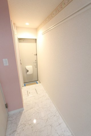 ユナイト新子安サンマルタンの玄関