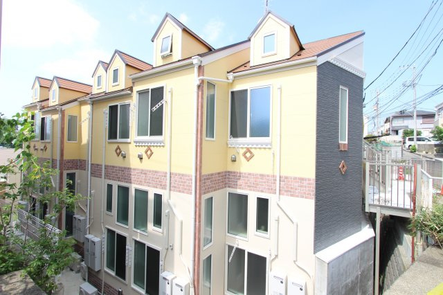 ユナイト新子安サンマルタンの外観