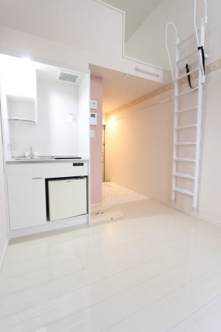 ユナイト新子安サンマルタンの居間・リビング